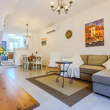 Cozy Maisonnette In Limnaria Gardens *