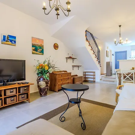 Cozy Maisonnette In Limnaria Gardens Apartament